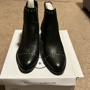Steve Madden Conspire Black Leather Ankle Boots size 9. Brand New. Never Worn.